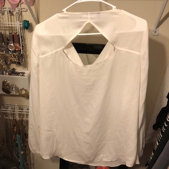 White blouse - Picture 4 of 4